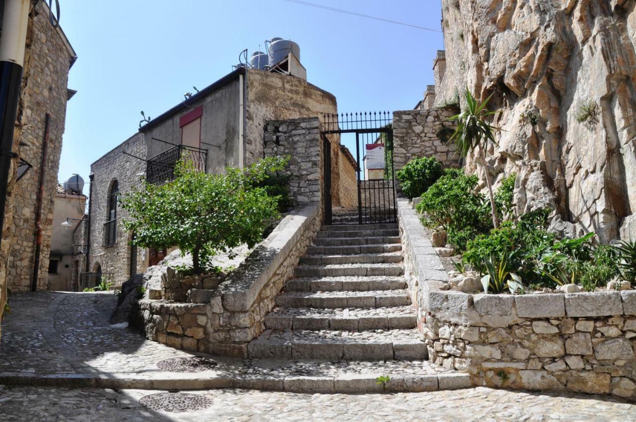 Villetta In Centro Storico Caccamo Exterior foto